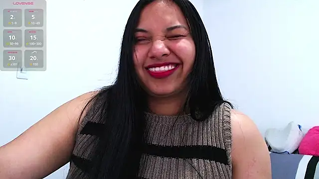 Snapshot of emily-rousee- chatting on 02/18/26, 01:40 emily-rousee- online show from 02/18/26, 01:40