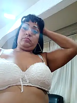 Snapshot of SabrinaColin chatting on 04/19/26, 04:24 SabrinaColin online show from 04/19/26, 04:24
