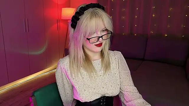 Snapshot of Mary_Piersen chatting on 03/02/26, 12:22 Mary Piersen online show from 03/02/26, 12:22