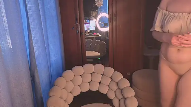 Doll lira online show from 04/21/26, 02:34