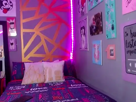 Evelyn lovers  online show from 03/17/26, 11:30