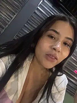 Snapshot of LunnaMoretti chatting on 04/17/26, 04:37 LunnaMoretti online show from 04/17/26, 04:37