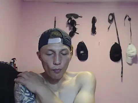 Snapshot of Cronos_Hot_8 chatting on 03/01/26, 10:32 Cronos Hot 8 online show from 03/01/26, 10:32