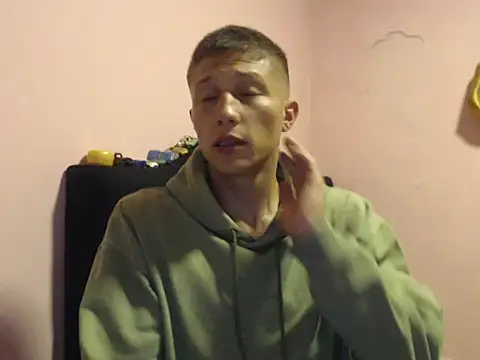 Snapshot of Cronos_Hot_8 chatting on 02/24/26, 12:28 Cronos Hot 8 online show from 02/24/26, 12:28