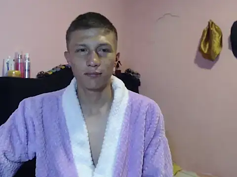 Snapshot of Cronos_Hot_8 chatting on 02/28/26, 03:39 Cronos Hot 8 online show from 02/28/26, 03:39