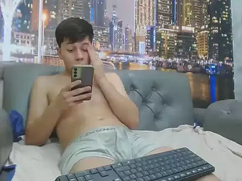 santiago xxxcol online show from 03/19/26, 12:10