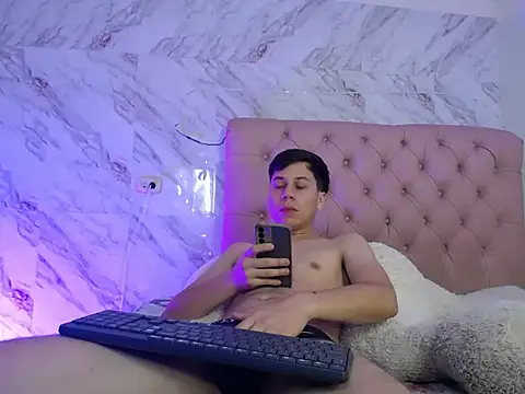 santiago xxxcol online show from 03/11/26, 12:04