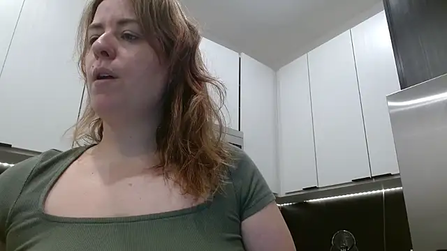 HazelSkyesChat online show from 05/03/26, 06:33