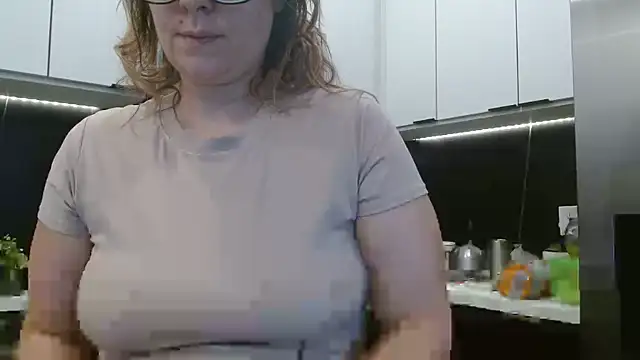 HazelSkyesChat online show from 08/03/26, 02:23
