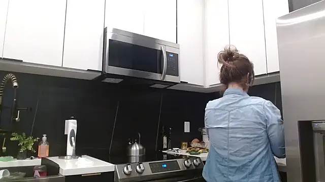 HazelSkyesChat online show from 04/15/26, 04:22