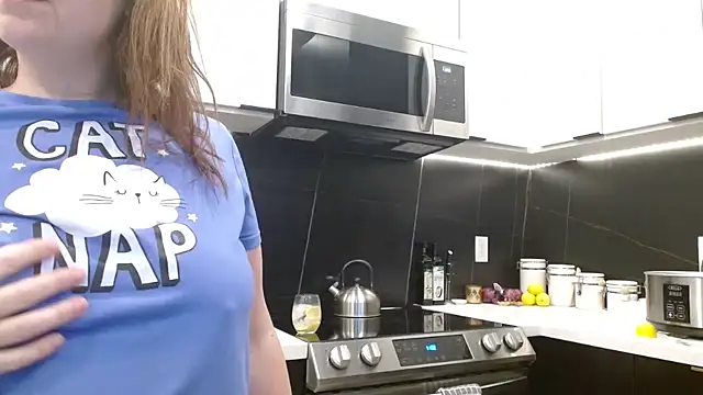 Snapshot of HazelSkyesChat chatting on 02/20/26, 05:04 HazelSkyesChat online show from 02/20/26, 05:04