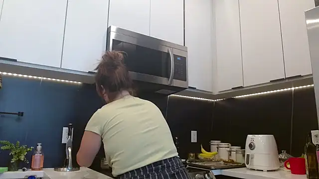 HazelSkyesChat online show from 04/17/26, 09:06