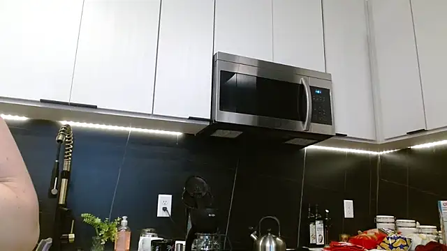 Snapshot of HazelSkyesChat chatting on 02/19/26, 05:32 HazelSkyesChat online show from 02/19/26, 05:32