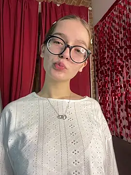 MyKittySayMeow online show from 02/15/26, 08:41