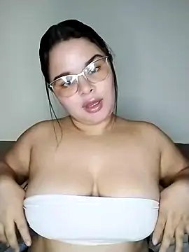 SamanthaStonee online show from 04/11/26, 03:14