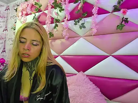 Dakota Angell  online show from 02/01/26, 03:05