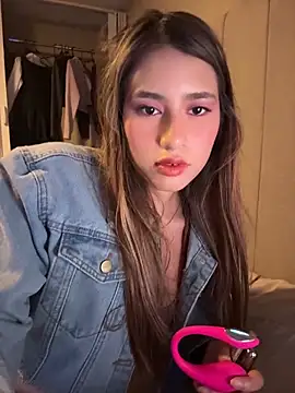 Snapshot of romyamo chatting on 05/17/26, 08:58 romyamo online show from 05/17/26, 08:58