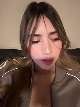 Snapshot of romyamo chatting on 06/30/26, 11:32 romyamo online show from 06/30/26, 11:32