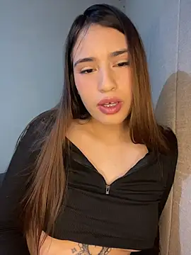 Snapshot of romyamo chatting on 02/19/26, 04:20 romyamo online show from 02/19/26, 04:20