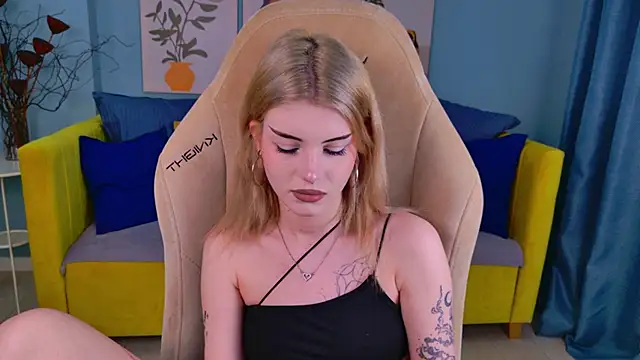 ScarletBlackwood online show from 04/01/26, 04:58