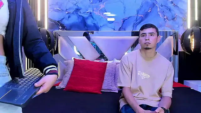 ChloeandAdam online show from 03/25/26, 04:01