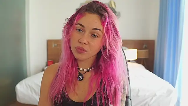 Sarah Pink online show from 12/19/25, 01:31