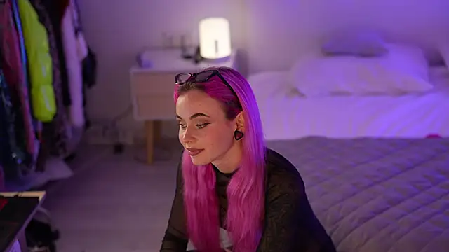 Sarah Pink online show from 03/02/25, 05:20