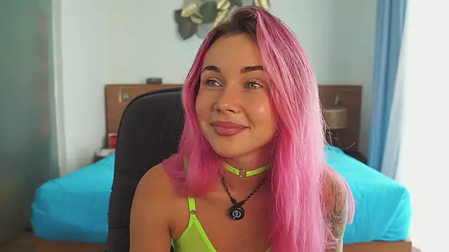 Sarah Pink online show from 12/21/25, 02:03