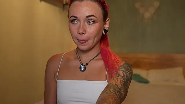 Sarah Pink online show from 11/15/25, 12:53