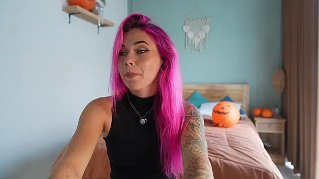 Sarah Pink online show from 10/30/25, 12:42