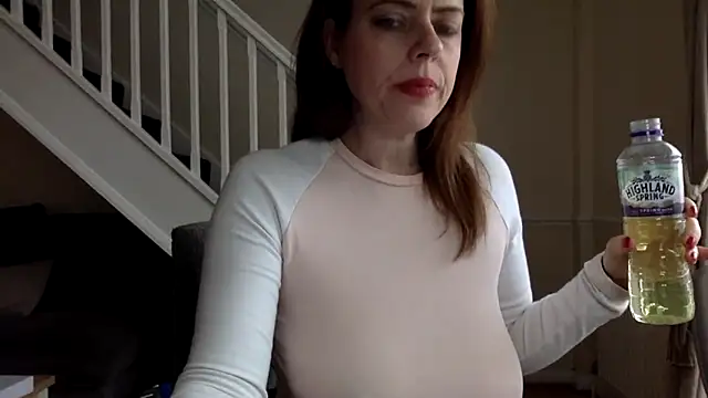 Snapshot of ElizabethArden42- chatting on 02/26/26, 02:06 ElizabethArden42- online show from 02/26/26, 02:06