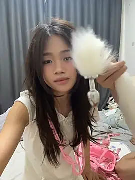 Snapshot of srr6677 chatting on 07/05/26, 10:33 srr6677 online show from 07/05/26, 10:33