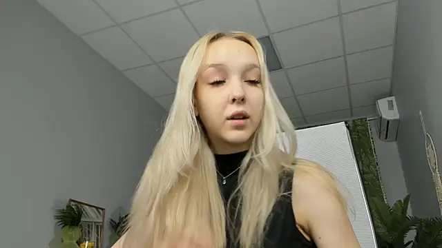 Snapshot of MaoqiBeverly chatting on 04/29/26, 07:12 MaoqiBeverly online show from 04/29/26, 07:12