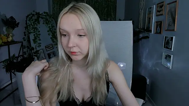 MaoqiBeverly online show from 04/08/26, 08:05