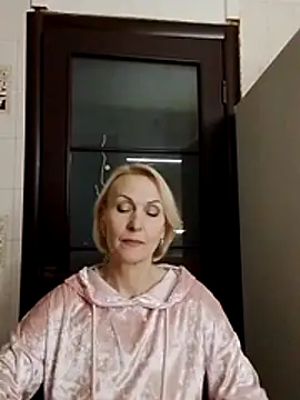 Snapshot of MichelleSolis chatting on 02/18/26, 06:37 MichelleSolis online show from 02/18/26, 06:37