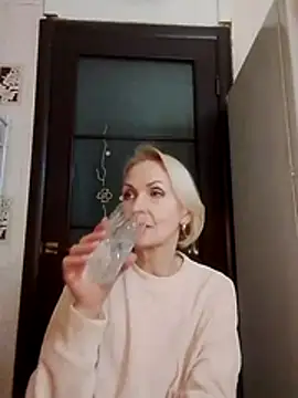 Snapshot of MichelleSolis chatting on 03/04/26, 08:05 MichelleSolis online show from 03/04/26, 08:05