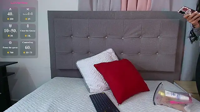 Snapshot of Karla_94 chatting on 02/25/26, 03:18 Karla 94 online show from 02/25/26, 03:18