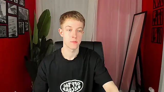 Snapshot of Dylan_Norton chatting on 04/21/26, 10:33 Dylan Norton online show from 04/21/26, 10:33