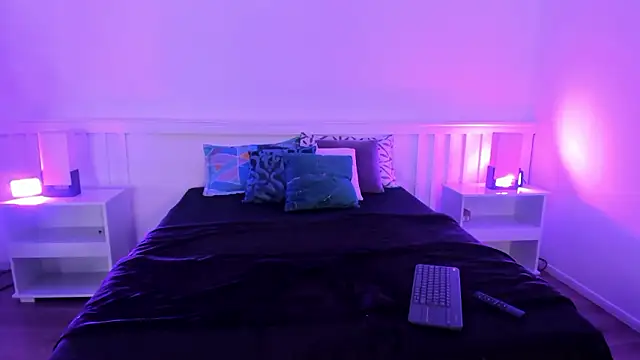 Snapshot of Flakiss_18 chatting on 02/28/26, 11:21 Flakiss 18 online show from 02/28/26, 11:21