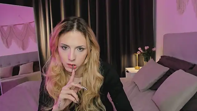 Tiffany  King online show from 05/12/26, 05:37