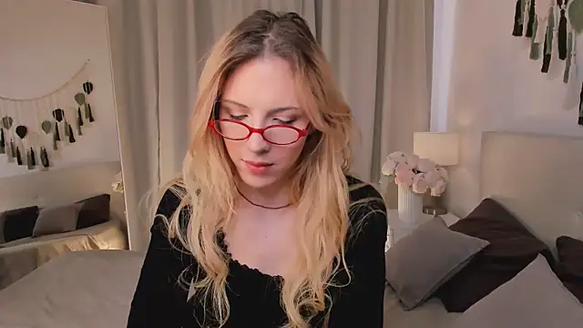 Tiffany  King online show from 05/10/26, 05:55