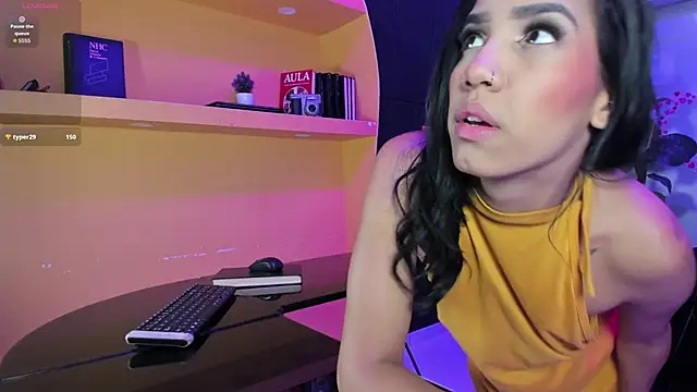 MiaKarsson online show from 04/01/26, 12:39