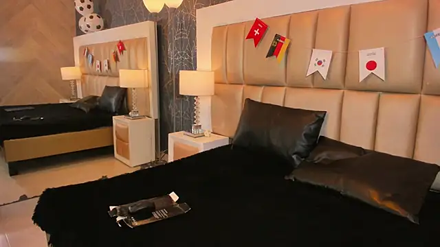 MiaKarsson online show from 07/01/26, 08:09