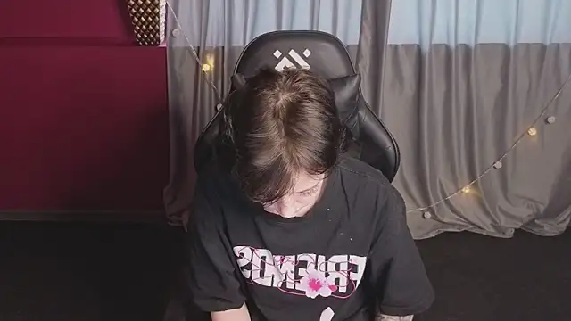 Snapshot of Svenaa_Kopnie chatting on 02/06/26, 02:40 Svenaa Kopnie online show from 02/06/26, 02:40