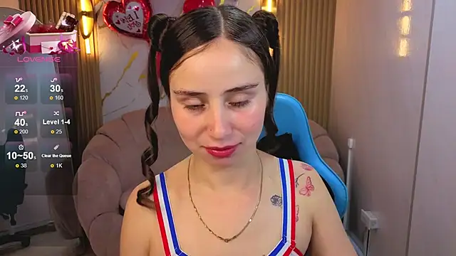 Snapshot of Ariana18_b chatting on 02/17/26, 12:35 Ariana18 b online show from 02/17/26, 12:35