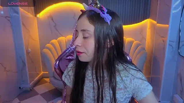 Snapshot of Ariana18_b chatting on 07/11/26, 12:49 Ariana18 b online show from 07/11/26, 12:49
