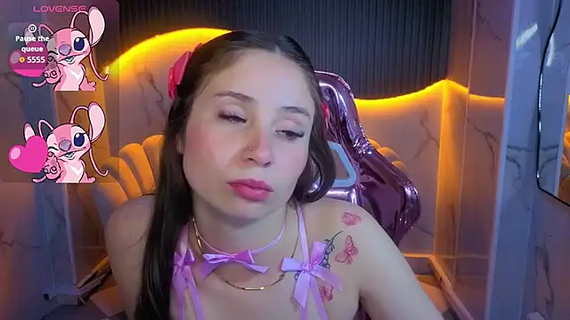 Ariana18 b online show from 05/26/26, 01:09