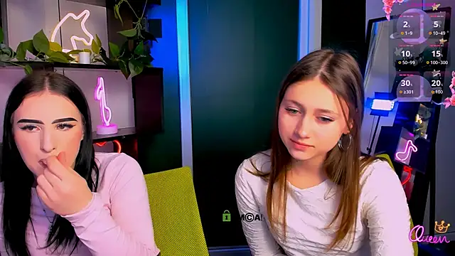 arianaa cat online show from 03/24/26, 08:20