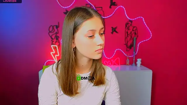 arianaa cat online show from 04/17/26, 06:55