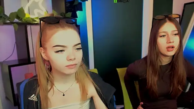 arianaa cat online show from 03/22/26, 06:37